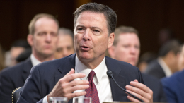 Экс-директора ФБР обвинили в даче ложных показаний