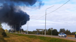 Поезд и грузовик столкнулись и загорелись в Смоленской области