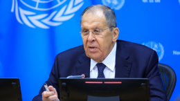 Хвостатая охрана: Лаврова на пресс-конференции в ООН сопроводила овчарка