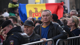 Приехали пораньше: молдаване выстроились в очереди, чтобы проголосовать на двух участках в РФ
