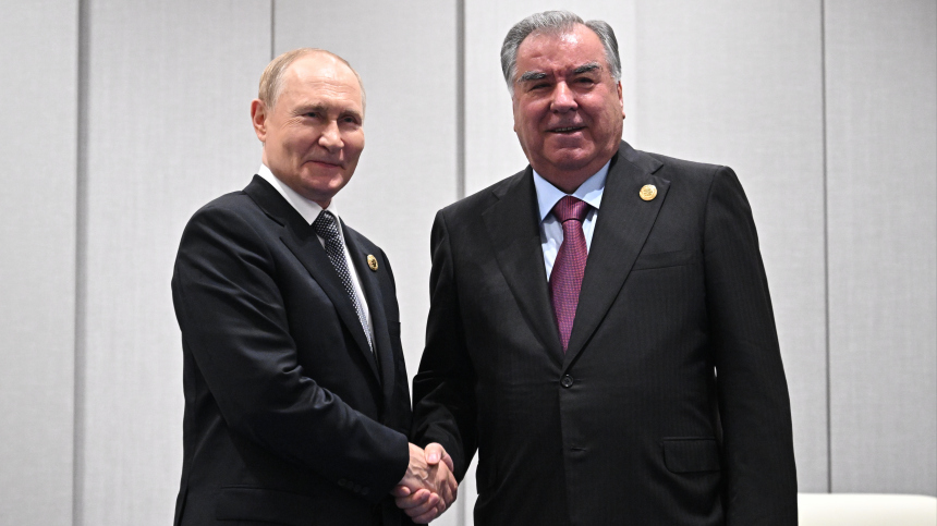 Путин и Рахмон провели телефонный разговор