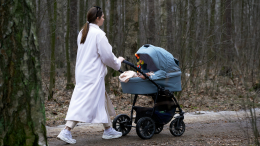 Лучше доверить профессионалу: женщина разбогатела, выбирая имена чужим детям