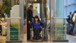 Вокзалы, аэропорты и общественный транспорт: насколько поездки доступны для инвалидов