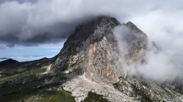 Один альпинист погиб и еще один пострадал при восхождении на гору Фишт в Адыгее