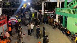 Под руинами более 12 часов: здание школы обрушилось в Индонезии