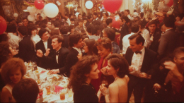 Звуки молодости: подборка хитов для Нового года в стиле 1990-х