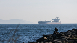 Босфор временно перекрыли из-за отказа двигателя у следовавшего в Россию судна