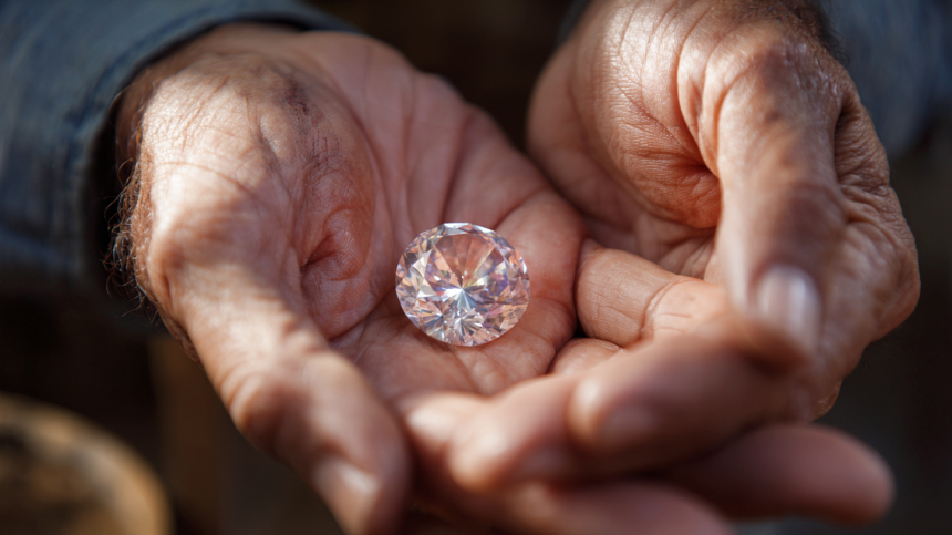 Как отличить природный бриллиант от искусственного?