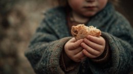 «Жуткая находка»: детей весом с кошку спасли из голодного ада