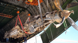 Поднятый со дна озера на Камчатке самолет Kingcobra доставили в Москву