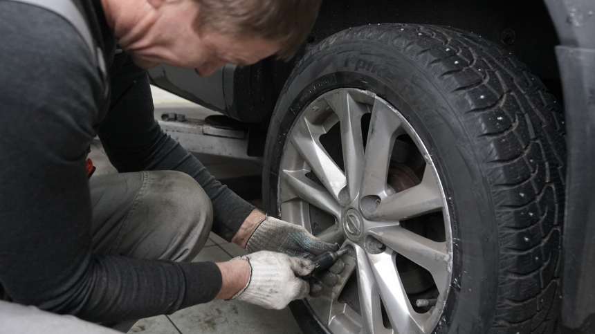 Когда лучше всего менять летнюю резину на зимнюю