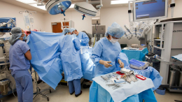 Сын отдал стволовые клетки отцу: девятилетний мальчик стал самым юным донором