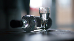 Не пей, братец! Кто травит россиян поддельным алкоголем