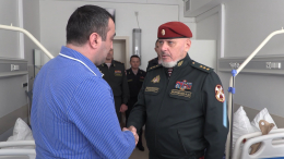 Замдиректора Росгвардии Воробьев вручил награды раненным на СВО бойцам