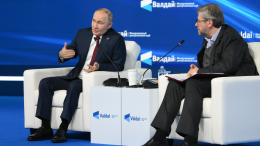 «Взял, расписался»: Путин о курьезном случае с секретными бумагами в США