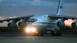 Самолет с освобожденными военными ВС РФ приземлился в Подмосковье