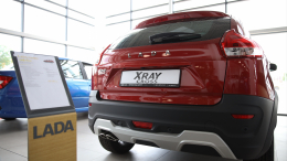 Продажи новых легковых автомобилей в РФ снизились на 19% в сентябре