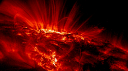 Одна из самых крупных вспышек: Солнце выбросило облако плазмы в сторону Земли