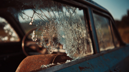 Пропавшую женщину нашли обнаженной в канаве спустя два дня после аварии