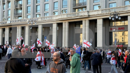 Митингующие в Тбилиси ворвались во двор резиденции президента Грузии