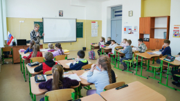 Путин поздравил российских педагогов с Днем учителя