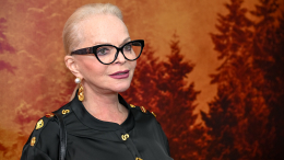 Певица Лариса Долина намерена судиться с производителем ростовых фигур