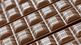 В Госдуме хотят ограничить продажу конфет с алкоголем