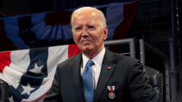 Трамп высмеял Байдена: «Его шансы спуститься с лестницы были невелики»