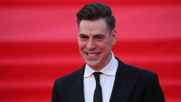 Унизительные роли и сломанные кости: на что готовы звезды ради славы