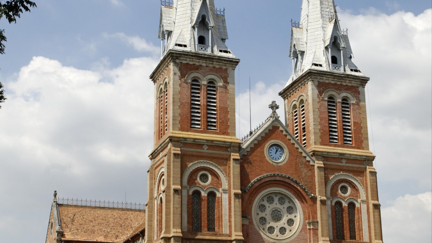 Заподозренный в наличии 17 любовниц перуанский епископ попросил об отставке