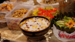 «Кормить во славу Божию»: можно ли забирать еду с поминок