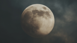 Суперлуние: как астрономическое явление влияет на наше здоровье