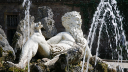 В Италии юноша погиб под рухнувшей статуей, пытаясь впечатлить девушку