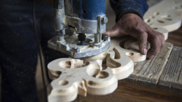 Гол как сокол: мебельщик из Петербурга оставил клиентов без заказов и денег