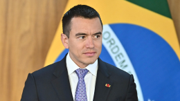 Протестующие обстреляли кортеж президента Эквадора