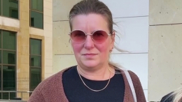 Бабушке брошенной в аэропорту Антальи девочки отказали в опеке над внучкой