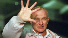 Дочь Робина Уильямса потребовала прекратить рассылку видео с ИИ-копией ее отца