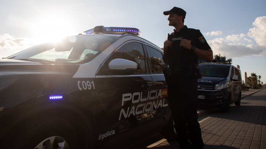 Отец изнасиловал дочь посреди улицы в Испании