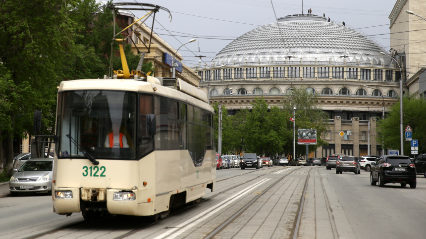 Мужчина раздавил голову пассажирке трамвая в Новосибирске