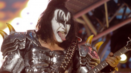 Бас-гитарист группы Kiss Джин Симмонс попал в ДТП в Калифорнии