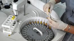 Обзванивают пожилых: россиян предупредили о мошенничестве со сдачей анализов