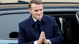 Макрон отвлекает внимание от кризиса в стране при помощи Украины