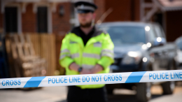 Сыновья украли телефон: британка была застрелена на пороге дома из мести