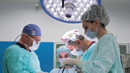 В Москве детские хирурги спасли вдохнувшую семечку школьницу