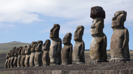 Тайна острова Пасхи: гигантские статуи могли «дойти» до места установки сами