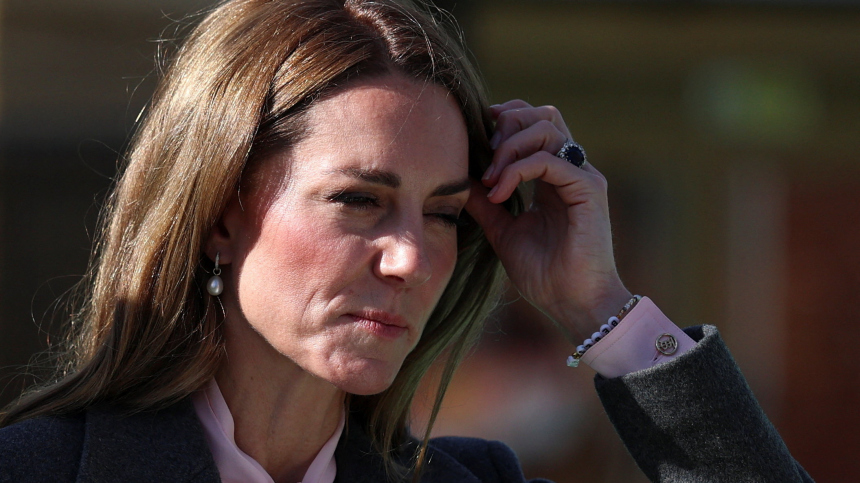 Кейт Миддлтон предупредила об опасности смартфонов