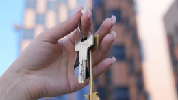 Незаконная прописка: как в вашей квартире могут «поселиться» посторонние — и как их выселить