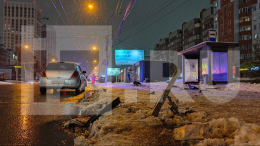 Пьяный водитель влетел в остановку с людьми в Новосибирске