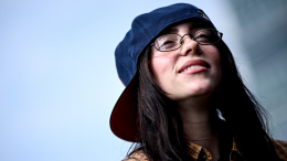 Фанат напал на Билли Айлиш на концерте в США