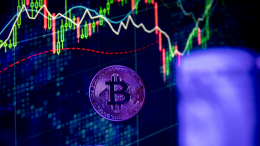 Биткойн обвалился ниже $105 тысяч после слов Трампа о пошлинах против Китая